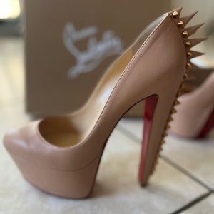 Electro pump Loubuiton Shoes